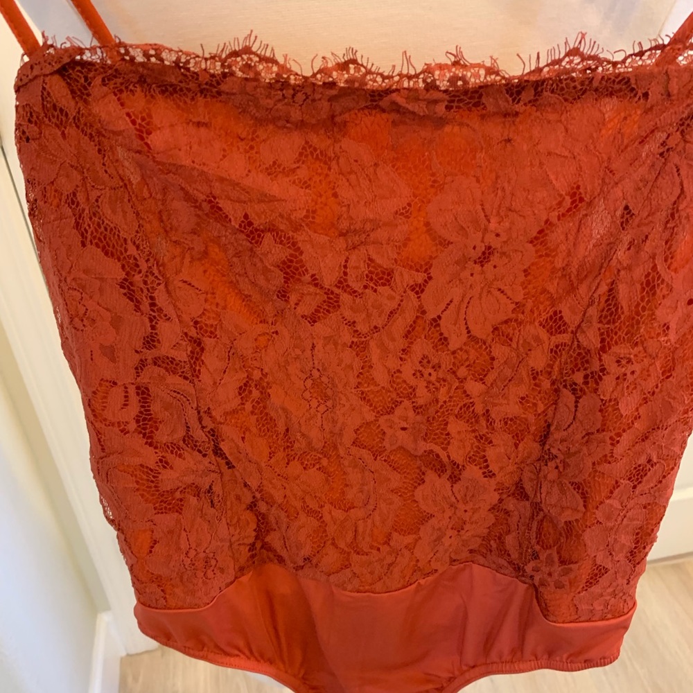 Misguided Burnt Orange Lace Overlay Bodysuit - Picture 3 of 5